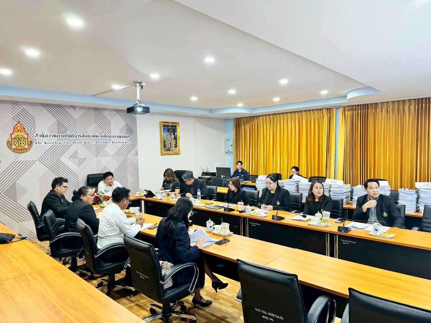 บรรยากาศการประชุมจัดทำข้อมูลการย้ายครู สพม.กาญจนบุรี